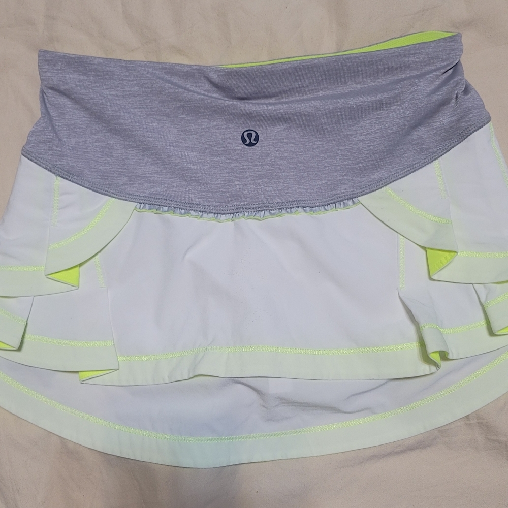 Women's Lululemon athletica white/neon green tennis/golf/pickleball skirt. size